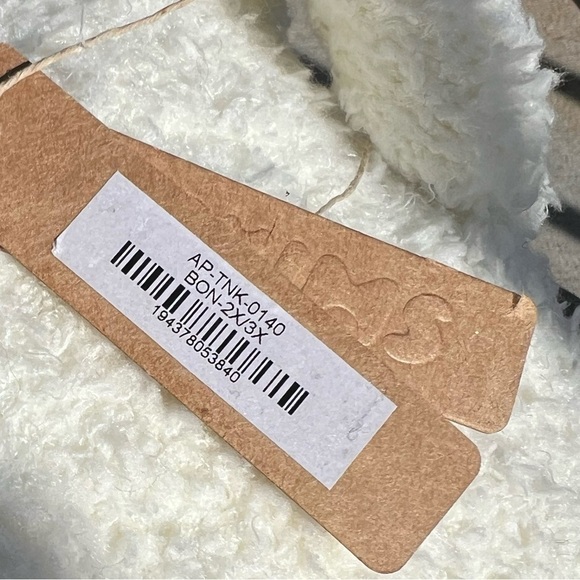 NWT SKIMS Bouclé Women's Vanilla  Tank Top Gentle ribbed design on bottom. - Picture 2 of 8